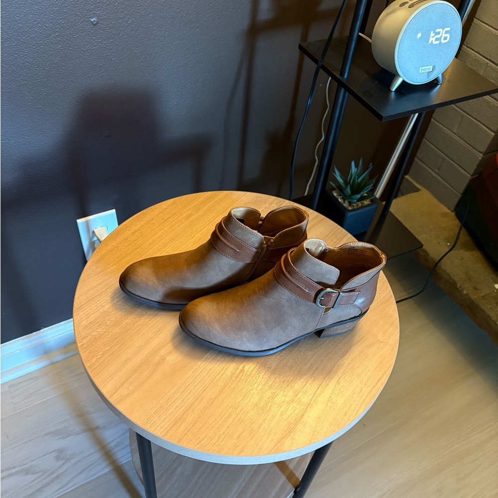 Chic Brown Ankle Booties - Picture 3 of 7